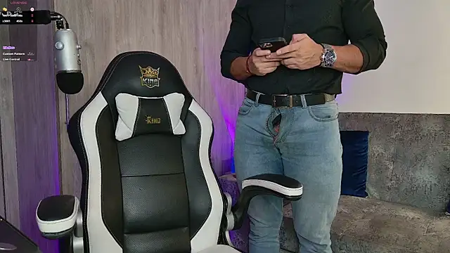 Snapshot of mr_david_cox chatting on 03.06.25 mr david cox online show from 03.06.25