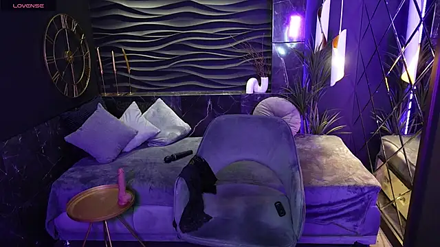 KylieMellow online show from 03.04.25