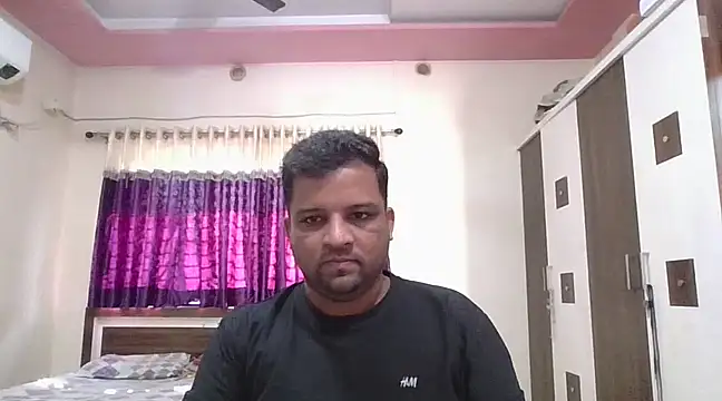 Snapshot of dhruv_love chatting on 02.14.25 dhruv love online show from 02.14.25