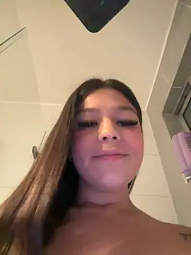 Snapshot of Alyshanon18 chatting on 02.06.25 Alyshanon18 online show from 02.06.25