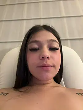 Snapshot of Alyshanon18 chatting on 02.22.25 Alyshanon18 online show from 02.22.25