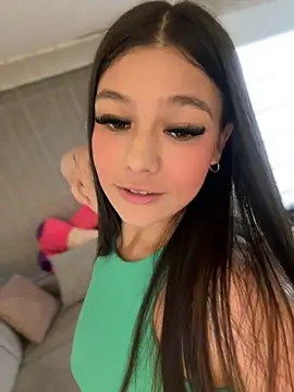 Snapshot of Alyshanon18 chatting on 02.28.25 Alyshanon18 online show from 02.28.25