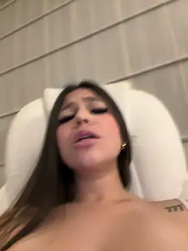 Snapshot of Alyshanon18 chatting on 03.01.25 Alyshanon18 online show from 03.01.25