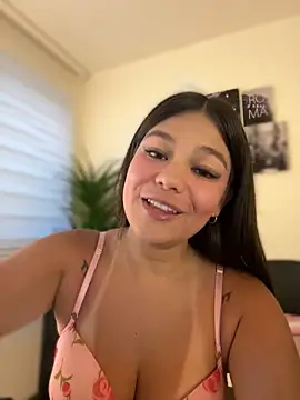 Snapshot of Alyshanon18 chatting on 10.20.25 Alyshanon18 online show from 10.20.25