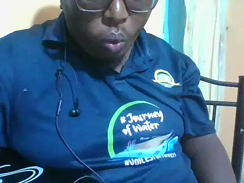 Snapshot of honeyswit chatting on 05.18.26 honeyswit online show from 05.18.26