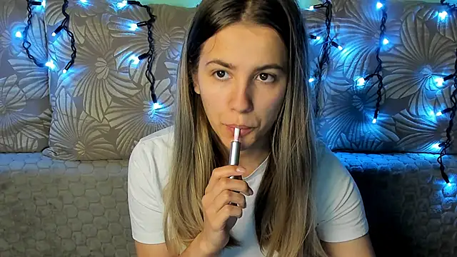 MaggieCake online show from 12.03.25