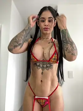 LaraHenao online show from 02.14.25