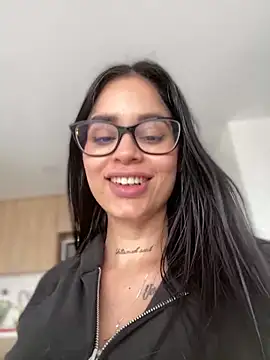 LaraHenao online show from 03.05.25