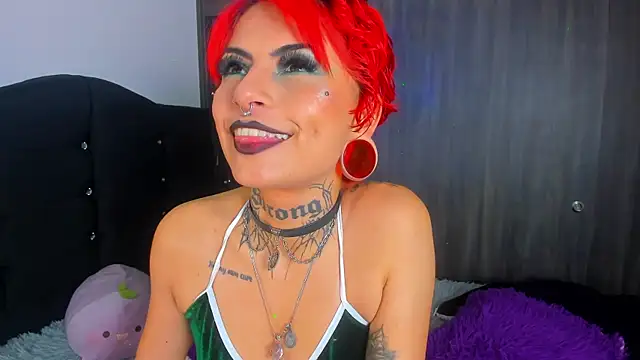 Snapshot of Rainnbow_ chatting on 12.20.24 Rainnbow online show from 12.20.24