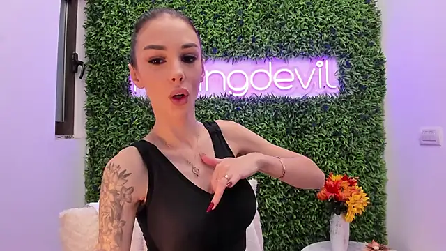 Snapshot of realhotfallingdevil chatting on 11.18.25 realhotfallingdevil online show from 11.18.25