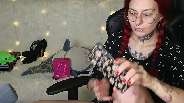 Snapshot of Ginger_Stay chatting on 10.29.25 Ginger Stay online show from 10.29.25