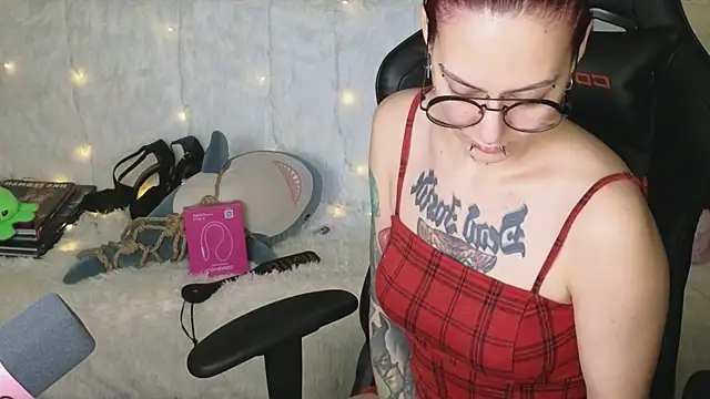 Snapshot of Ginger_Stay chatting on 11.02.25 Ginger Stay online show from 11.02.25