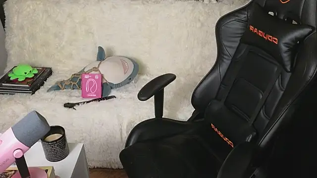 Snapshot of Ginger_Stay chatting on 11.15.25 Ginger Stay online show from 11.15.25