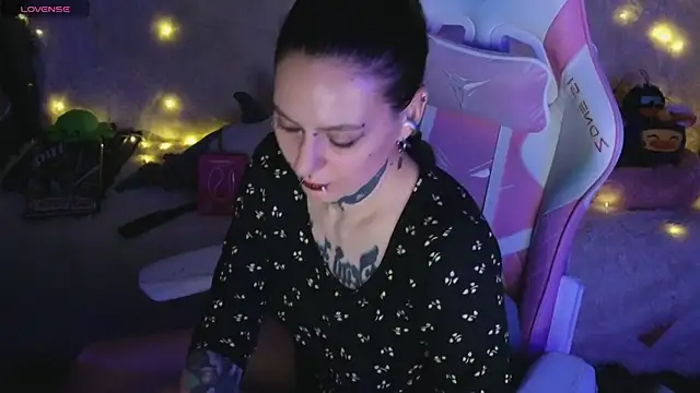 Ginger Stay online show from 04.27.26