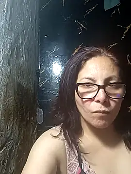 Snapshot of Anypink chatting on 11.04.25 Anypink online show from 11.04.25