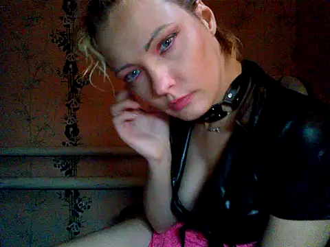 WildMissNiks online show from 10.24.25