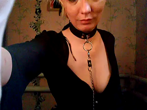 WildMissNiks online show from 10.28.25