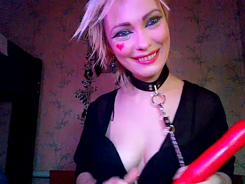 WildMissNiks online show from 11.03.25