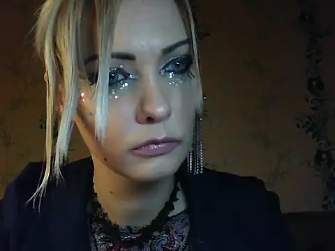 Snapshot of WildMissNiks chatting on 04.09.26 WildMissNiks online show from 04.09.26