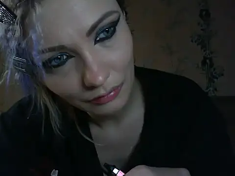 Snapshot of WildMissNiks chatting on 04.11.26 WildMissNiks online show from 04.11.26