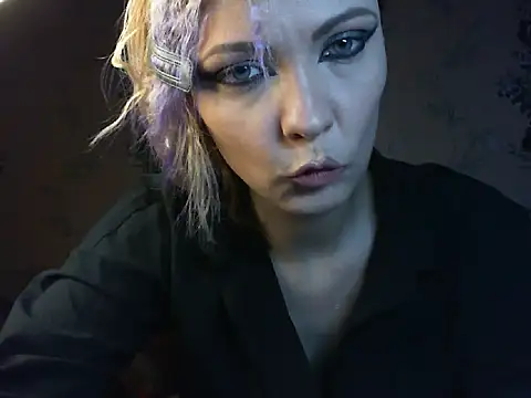 Snapshot of WildMissNiks chatting on 04.11.26 WildMissNiks online show from 04.11.26