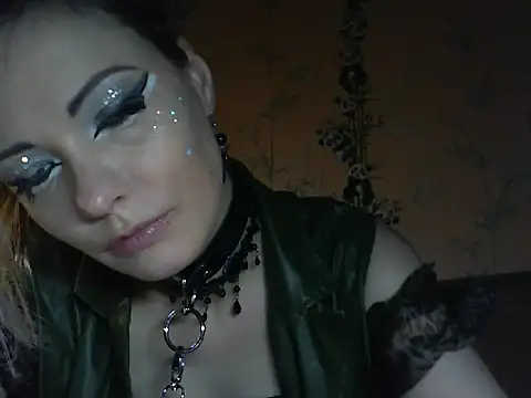 Snapshot of WildMissNiks chatting on 04.15.26 WildMissNiks online show from 04.15.26