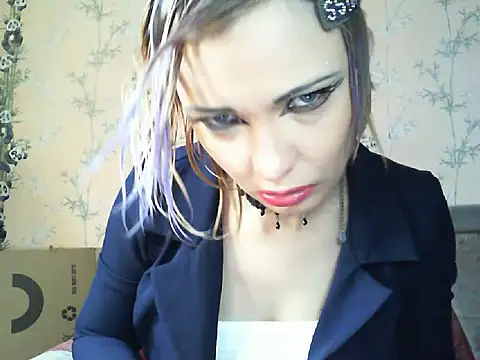 Snapshot of WildMissNiks chatting on 04.16.26 WildMissNiks online show from 04.16.26