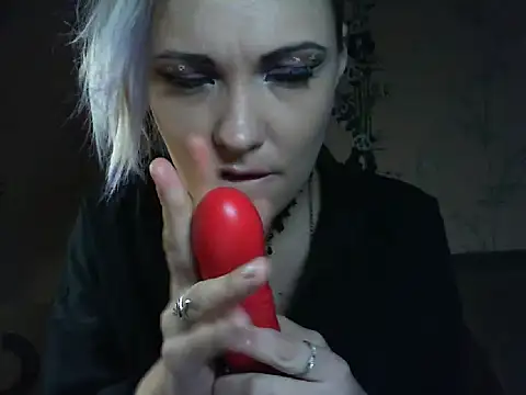 Snapshot of WildMissNiks chatting on 04.19.26 WildMissNiks online show from 04.19.26