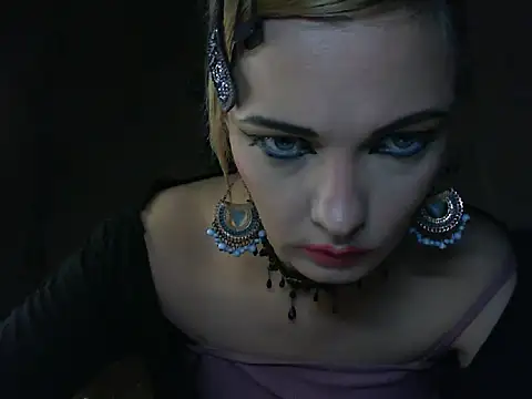 WildMissNiks online show from 06.26.26