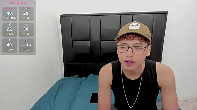 javieryalejandro online show from 10.13.25