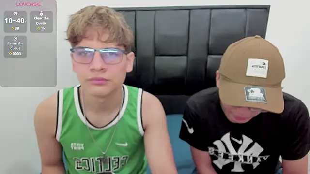 javieryalejandro online show from 10.21.25