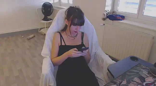 Snapshot of missthon0 chatting on 12.06.24 missthon0 online show from 12.06.24