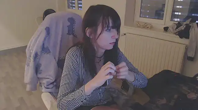 Snapshot of missthon0 chatting on 12.18.24 missthon0 online show from 12.18.24