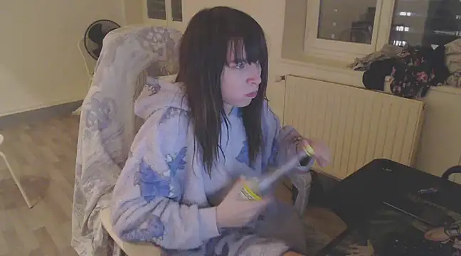 Snapshot of missthon0 chatting on 12.20.24 missthon0 online show from 12.20.24