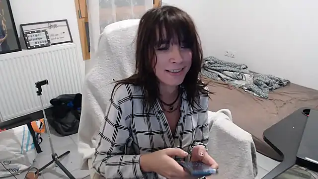 Snapshot of missthon0 chatting on 09.16.25 missthon0 online show from 09.16.25