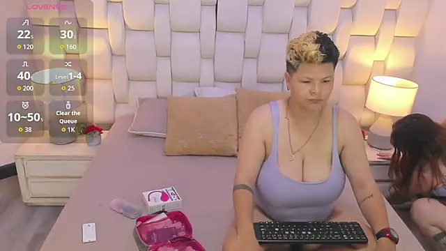 MiaYMolly online show from 11.05.25