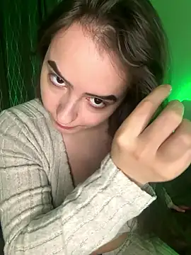 Snapshot of eleonoree chatting on 10.28.25 eleonoree online show from 10.28.25