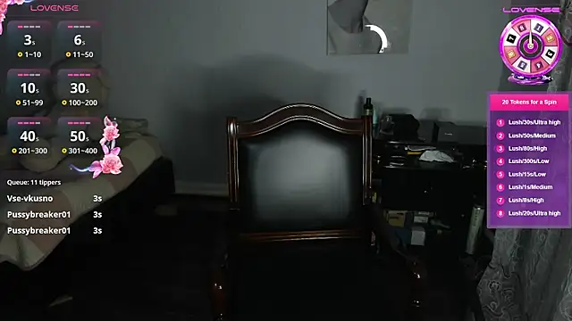 Snapshot of KindKristy chatting on 01.10.25 KindKristy online show from 01.10.25