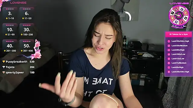 Snapshot of KindKristy chatting on 01.10.25 KindKristy online show from 01.10.25