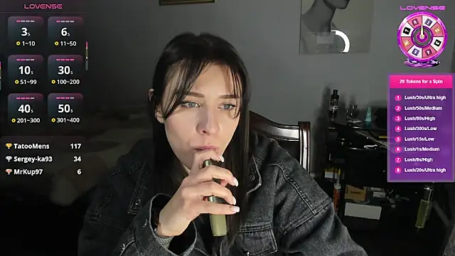 Snapshot of KindKristy chatting on 02.08.25 KindKristy online show from 02.08.25