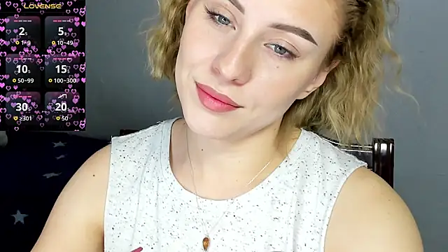 Snapshot of KindKristy chatting on 09.12.25 KindKristy online show from 09.12.25