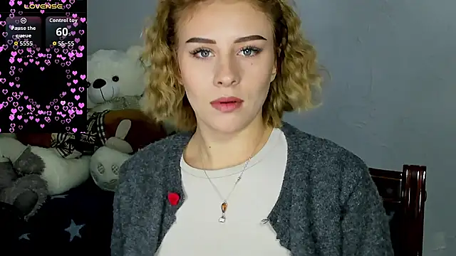 Snapshot of KindKristy chatting on 09.19.25 KindKristy online show from 09.19.25