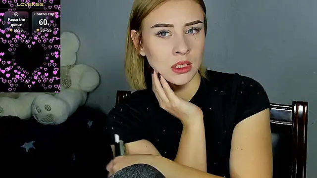 Snapshot of KindKristy chatting on 09.24.25 KindKristy online show from 09.24.25