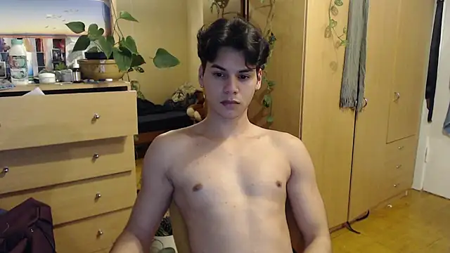 Snapshot of tomas_boy20 chatting on 12.27.24 tomas boy20 online show from 12.27.24