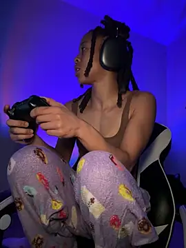 Snapshot of thebrattygoddess chatting on 01.05.25 thebrattygoddess online show from 01.05.25