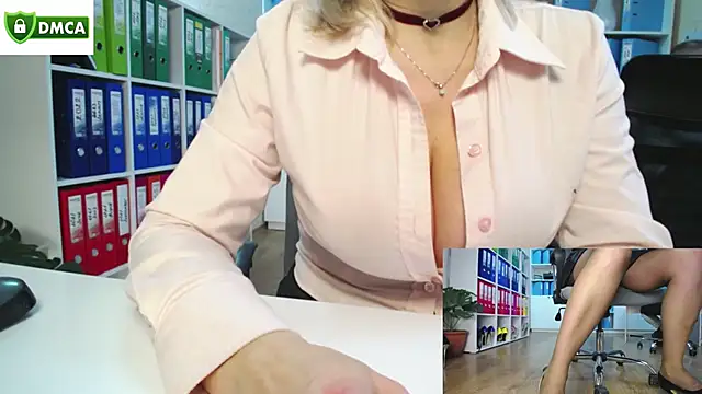 Snapshot of secret-office chatting on 11.13.25 secret-office online show from 11.13.25