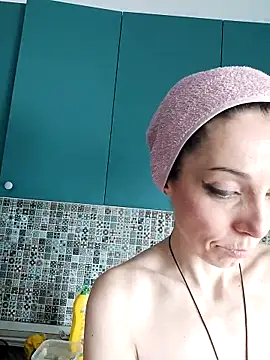 Snapshot of SoleilSustainable chatting on 03.22.26 SoleilSustainable online show from 03.22.26