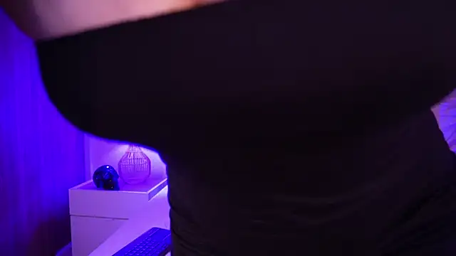 Snapshot of curvyliciousss chatting on 01.02.25 curvyliciousss online show from 01.02.25