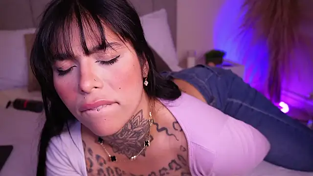 Snapshot of curvyliciousss chatting on 02.03.25 curvyliciousss online show from 02.03.25