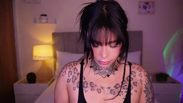 Snapshot of curvyliciousss chatting on 02.05.25 curvyliciousss online show from 02.05.25